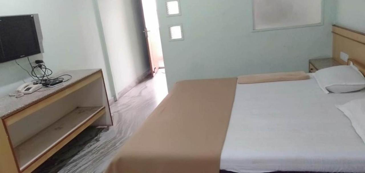 Iroomz Hoysala Residency Bellary Ngoại thất bức ảnh