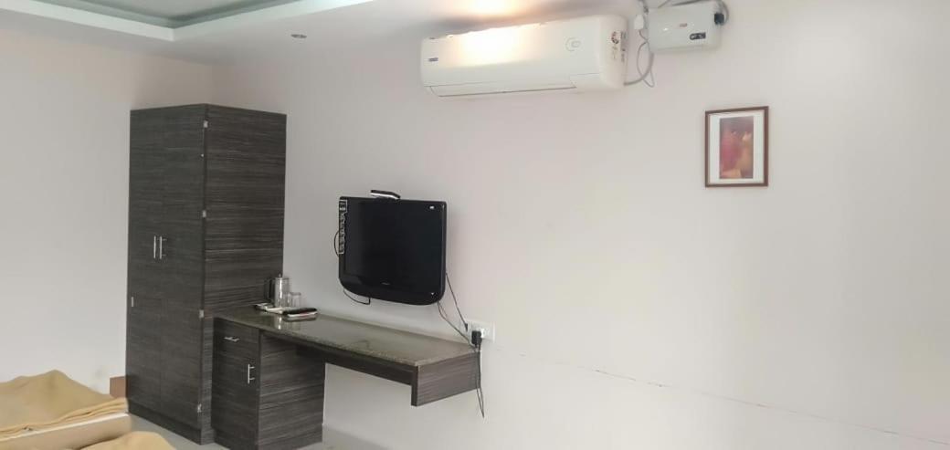 Iroomz Hoysala Residency Bellary Ngoại thất bức ảnh