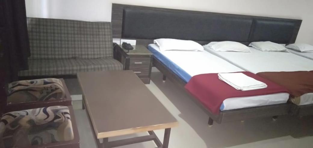 Iroomz Hoysala Residency Bellary Ngoại thất bức ảnh