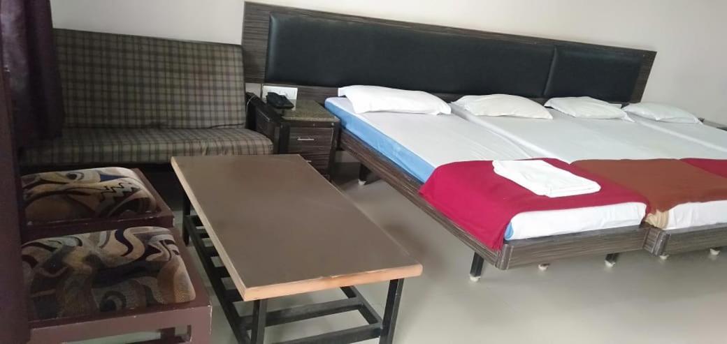 Iroomz Hoysala Residency Bellary Ngoại thất bức ảnh