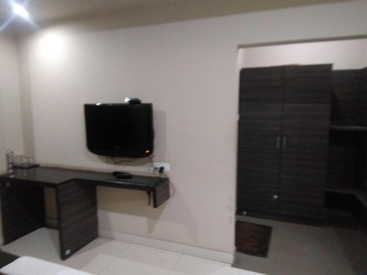 Iroomz Hoysala Residency Bellary Ngoại thất bức ảnh