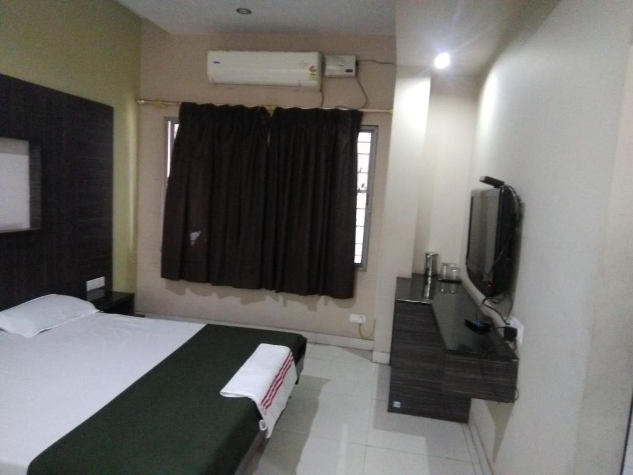 Iroomz Hoysala Residency Bellary Ngoại thất bức ảnh